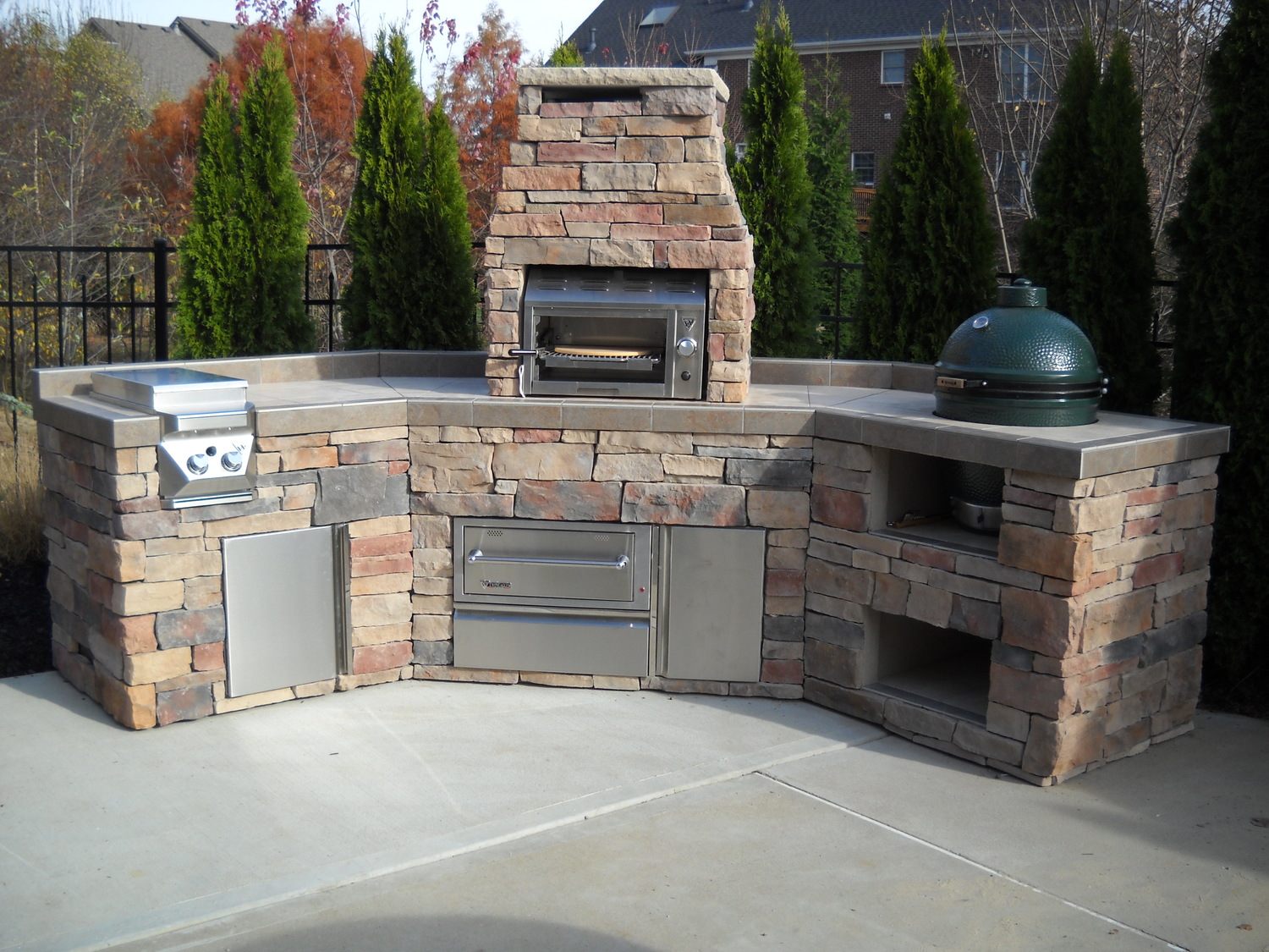 Outdoor Kitchen Islands from Zagers Pool & Spa in Grand Rapids, MI
